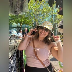 Meet your Posher, Kelsey ☀️🥰💋🌲❄️🍹